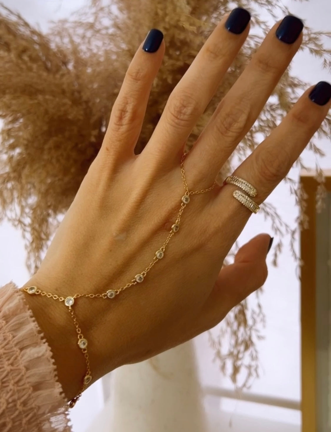 Lorena Handchain