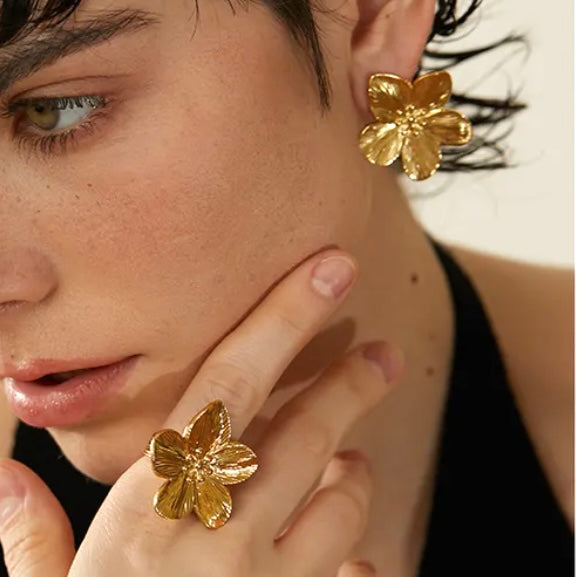Magnolia ring